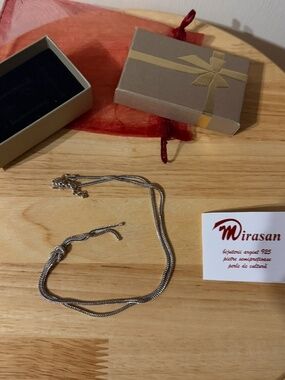 Sterling silver 925 chain necklace with knot effect detail at front NWT